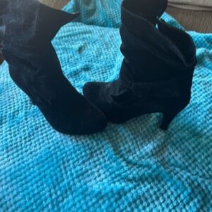 Chic Black Heeled Boots for Women